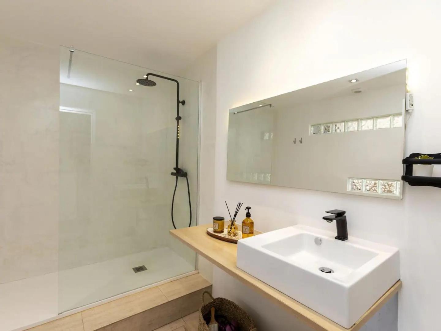 Casa Canyet Con Piscina A Un Paso De Barcelona Y La Playa Badalona Luaran gambar